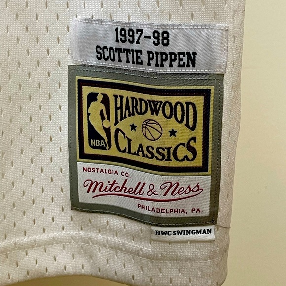 Vintage Scottie Pippen Chicago Bulls Mitchell and Ness NBA Jersey - Picture 2 of 3